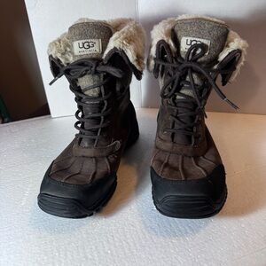 UGG Adirondack II Lace-Up Boots Winter Shearling FLAW READ